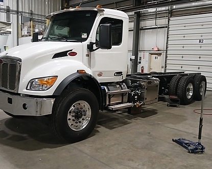 2027 Peterbilt 548,New 4,000 gal aluminum vacuum tank, NEW NVE4310 blower