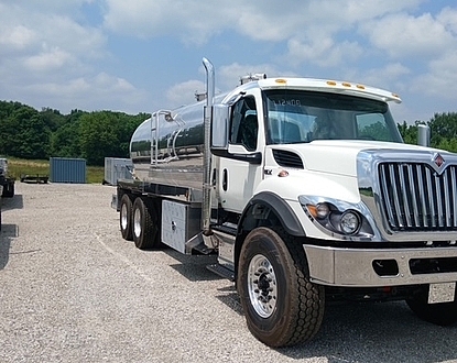 2027 International HV NEW 4,200 gal alum 2 comp NEW NVE4310 blower 940 CFM