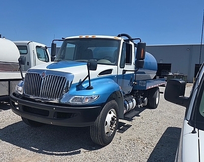 2019 International,94,516 miles! 4300 NEW 2,500 gal steel lcm vacuum tank new wally!