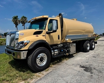 2027 International HV NEW 4,000 gal steel vacuum tank NEW NVE 4310 enclosed