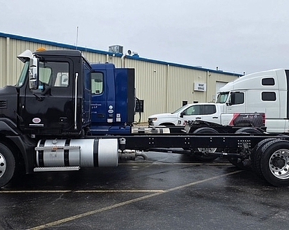 2025 Mack MD 300 HP air ride, lock diff  NEW 2500 gal new nve 607