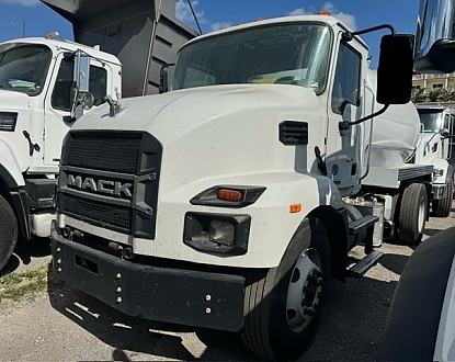2022 Mack MD Under CDL! NEW 2500 gallon vacuum tank new pump
