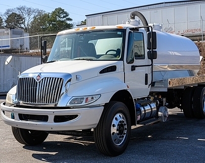 2017 International 4300,Cummins ISB,Allison auto,33k gvw NEW 2500 gal New Masport Mamba