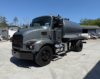 2022 Mack MD NEW 2,500 gallon steel vacuum tank