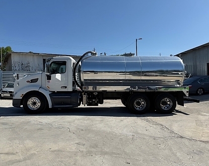 2020 Peterbilt 579, NEW 4,000 gallon Aluminum vacuum tank,NEW NVE B500