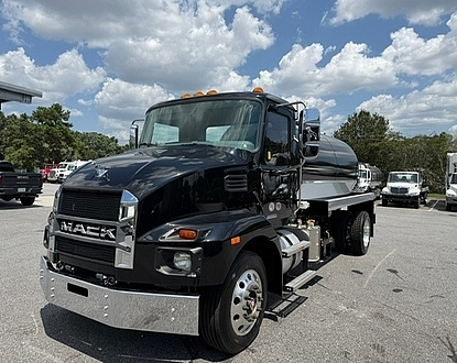 2025 Mack MD NEW 2,500 gal steel new B500 blower