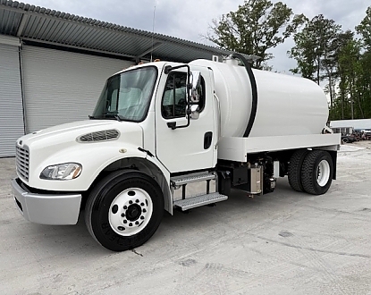 Viking Special! $79,900!2017 Freightliner M2 under cdl new 2500 gal steel tank