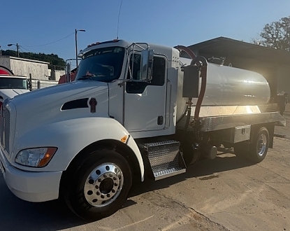 2020 Kenworth T270 under cdl, NEW 2500 gal NEW Wallenstein vacuum pump