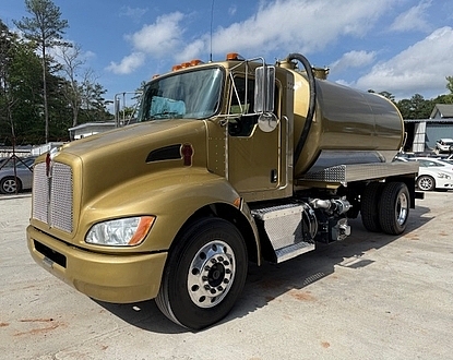 GOLD TRUCK 2019 Kenworth T270 NEW 2500 gallon vacuum tank still in primer NEW JUROP RV360