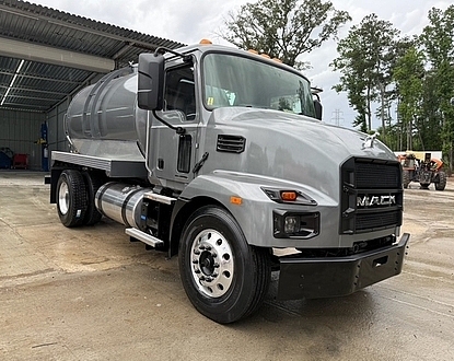 2022 Mack MD NEW 2,500 gal steel vacuum tank