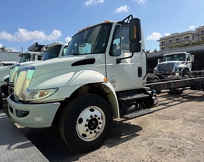 2019 International 4300 cummins new 2,500 gal steel tank painted silver!