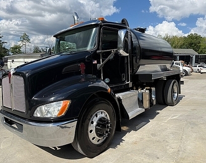 2018 Kenworth T270 low miles! NEW 2,500 gal steel tank new pump
