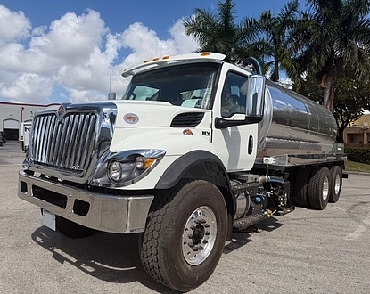 stock#286599 2027 International HV NEW 4,000 gal aluminum NEW 4310 blower