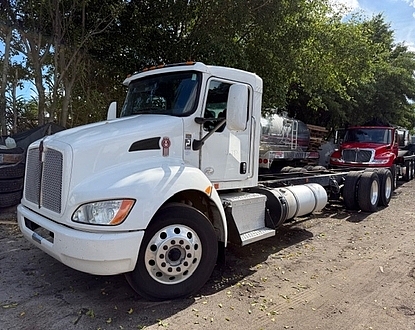 2020 Kenworth T370 Tandem,NEW 3,500 steel black tank black rims, paint cab black