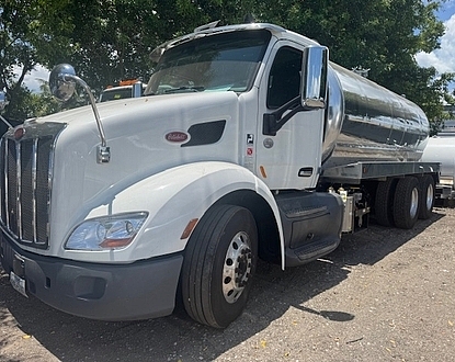 2020 Peterbilt 579, 109,445 MILES!!!NEW 4,000 gallon Aluminum vacuum tank NEW NVE B500 BLOWER