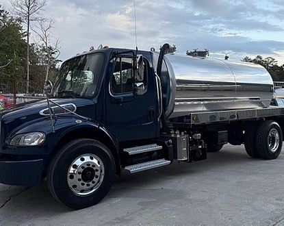2019 Freightliner non cdl! 127,801 miles! NEW 2,500 gal aluminum vacuum tank, NEW NVE B500 Blower!