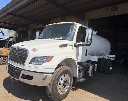 2027 International MV NEW 2500 gal steel universal new nve607