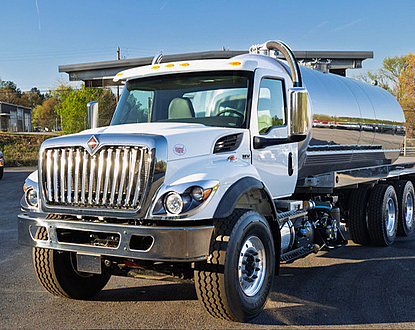 stock#286599 2027 International HV NEW 4,000 gal aluminum NEW 4310 blower