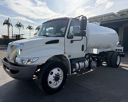 2018 International 4300 NEW 2,500 gal steel new Masport Mamba