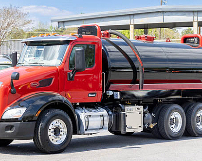 2019 Peterbilt 579 NEW 3,600 gallon steel vacuum tank NEW NVE 4310 Blower