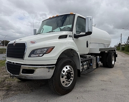 2027 International MV NEW 2500 gal steel universal new nve607
