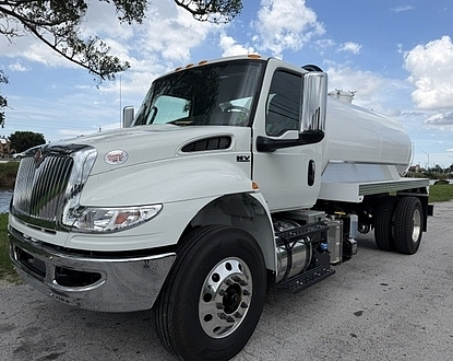 2027 International HV single axle NEW 2,500 gal steel new nve607