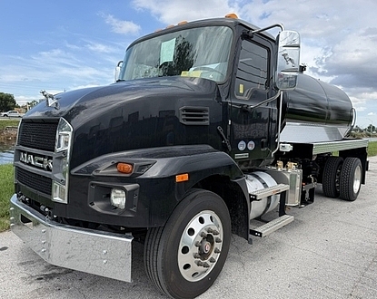 2025 Mack MD NEW 2,500 gal steel new B500 blower