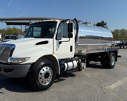 2017 International NEW 2,500 gal aluminum vacuum tank 2 comp new jetter toolbox system