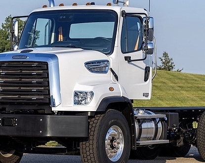 2027 Freightliner SD108 NEW 3,600 gal aluminum 2 comp NEW NVE 4310 blower
