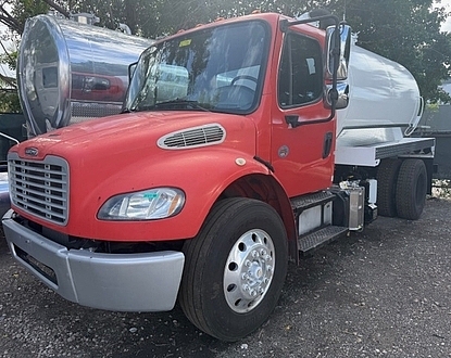 2018 Freightliner M2 NEW 2,500 gal steel vacuum tank new nve607 low miles!
