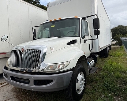 2017 IHC 4300 ISB 250HP A2500HS 33GVW 28' 102X103 WHITE A/C 105K MILES