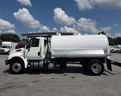 2018 International 4300 NEW 2,500 gal steel new Masport Mamba