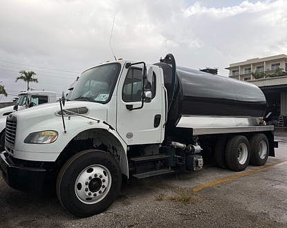 2018 Freightliner NEW 3500 gallon steel vacuum truck blacked out