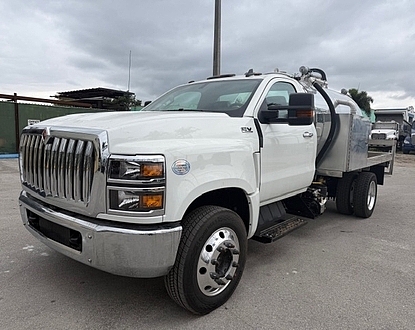 2024 International CV NEW 1,200 gallon 2 compartment 900 waste / 300 fresh