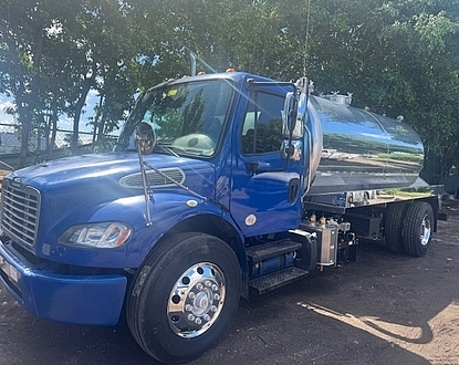 2019 Freightliner non cdl! 127,801 miles! NEW 2,500 gal aluminum vacuum tank, NEW NVE B500 Blower!