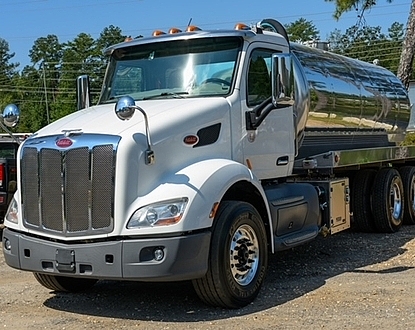 2020 Peterbilt 579 NEW 4,000 gallon aluminum tank NEW enclosed 4310 BLOWER