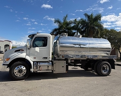 NEW 2026 Peterbilt 537 NEW 2,500 gallon aluminum vacuum tank NEW Moro 630x3