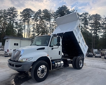 2018 International 4300 under cdl NEW 10ft dump body!