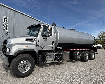 2027 Freightliner 114 SD 5000 gallon vacuum truck Ohio