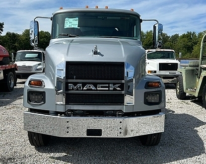 2027 Mack MD7 de rated to 25,999 NEW 2,500 gal steel new NVE B500 blower