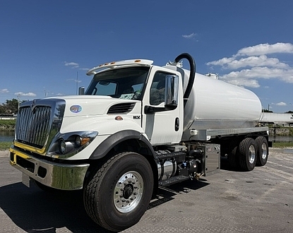 stock#528242 2027 International HV 458 miles NEW 4,000 gal steel new nve4310 blower