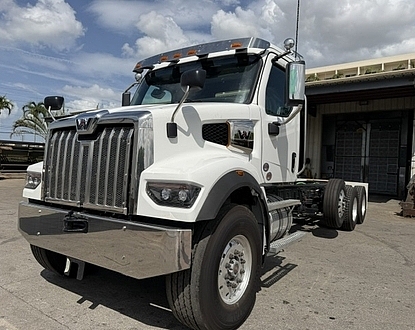 2027 Western Star 47X,DD13,Allison 4500 NEW 5,000 gal universal tank new nve4310 blower