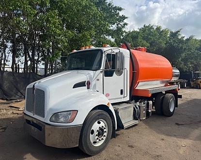 2019 Kenworth T270 under cdl, NEW 2500 gallon steel vacuum tank new pump