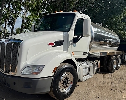 2020 Peterbilt 579,NEW 3,600 gallon Aluminum vacuum tank,NEW pump