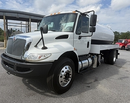 2019 International 4300 NEW 2,500 gal steel NEW NVE607 vacuum pump