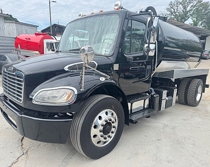 2019 Freightliner M2, under cdl,NEW 2,500 gal steel tank, NEW Spartan 393 CFM