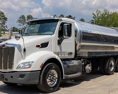 2020 Peterbilt 579, MX13,auto,NEW 4,000 GAL ALUMINUM 115,429 miles!