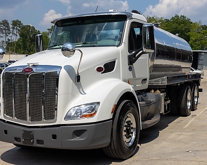 2020 Peterbilt 579, 109,445 MILES!!!NEW 4,000 gallon Aluminum vacuum tank NEW NVE B500 BLOWER