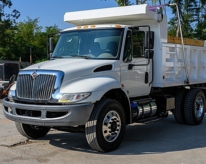2018 International 4300 under cdl NEW 10ft dump body!