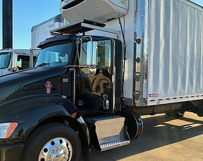 2021 Kenworth T370 B500 blower blacked out 2500 gal univ 66in diam